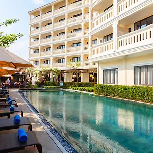 Отель Wyndham Garden Cua Dai